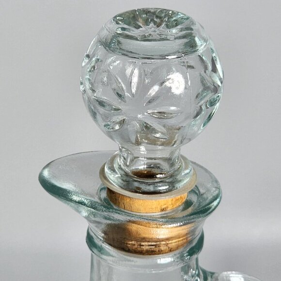 Starburst Daisy In Triangles Cut Glass Decanter With Stopper and Cork Vintage - Picture 11 of 11